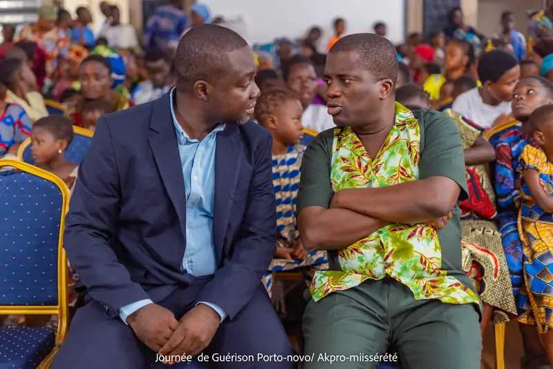 Le serviteur de Dieu Boris PADONOU avec M. Wilfried, président du Chapitre VIP MAVILLA de la Communauté Internationale des Hommes d’Affaires du Plein Évangile